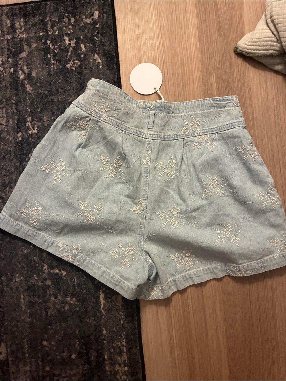 NWT! Light Wash Embroidered High-Rise Women’s Shorts - Picture 5 of 5